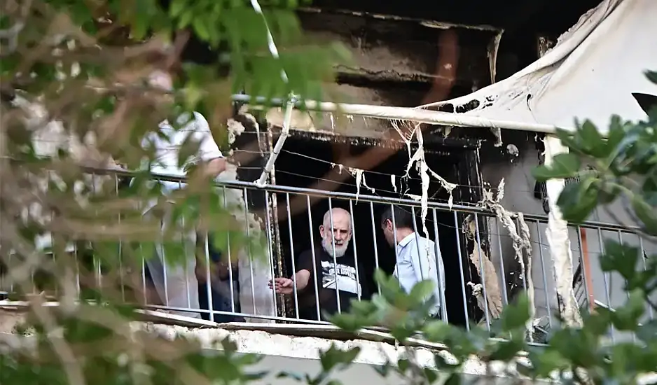 Νέες φωτογραφίες από το καμένο διαμέρισμα του Πέτρου Φιλιππίδη – Αυτοψία για τη μυστηριώδη πυρκαγιά