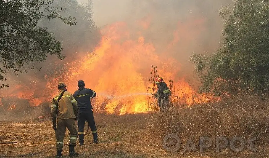 Φωτιά στη Μεσσηνία: Μήνυμα του 112 – Απομακρυνθείτε προς Καζάρμα