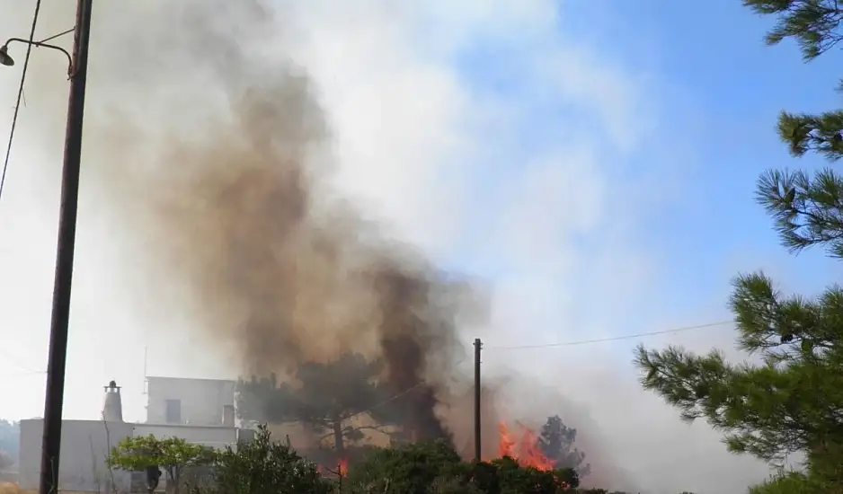 Φωτιές: Νέο 112 στα Κύθηρα - Μαίνονται τα μέτωπα και σε Εύβοια, Μεσσηνία και Κρήτη, διασπάρτες εστίες στο Κρυονέρι