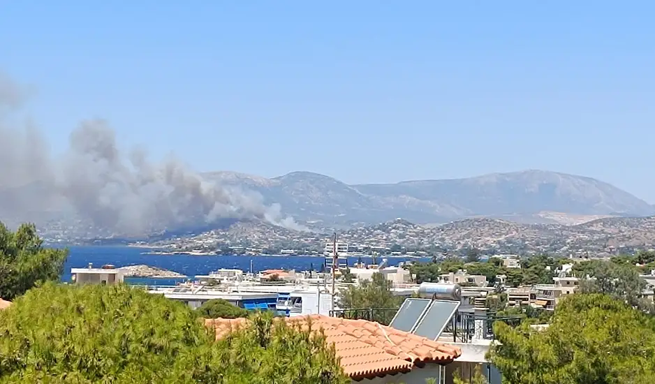 Φωτιά στο Κορωπί – Κοντά σε κατοικίες οι φλόγες, εκκενώνονται 3 περιοχές. Κυκλοφοριακές ρυθμίσεις