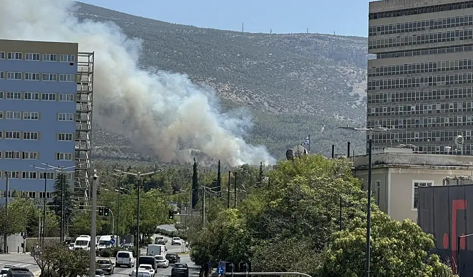 Φωτιά στου Ζωγράφου κοντά στην Πολυτεχνειούπολη. Ήχησε το 112. Κυκλοφοριακές ρυθμίσεις