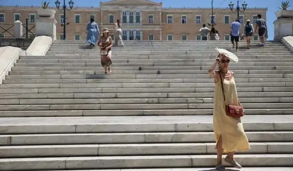Δεύτερη μέρα καύσωνα: Πάνω από 40°C η θερμοκρασία, δεν πέφτει κάτω από 30°C τη νύχτα