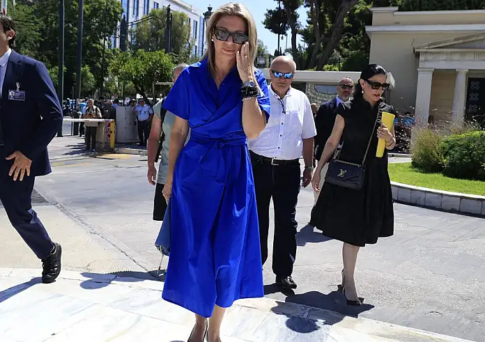 Η Καρυστιανού κατέθεσε τις 1,3 εκατ. υπογραφές για την κατάργηση της ασυλίας πολιτικών