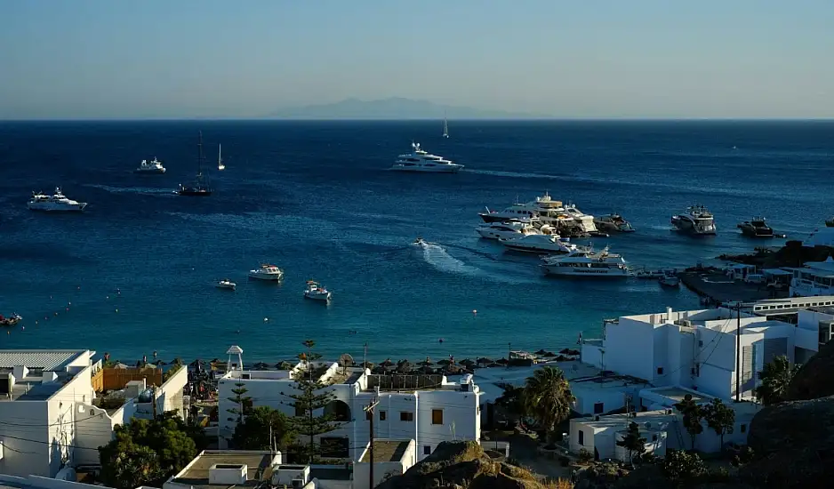 Μύκονος: Νεκρός 64χρονος Αμερικανός τουρίστας – Έχασε τις αισθήσεις του ενώ κολυμπούσε