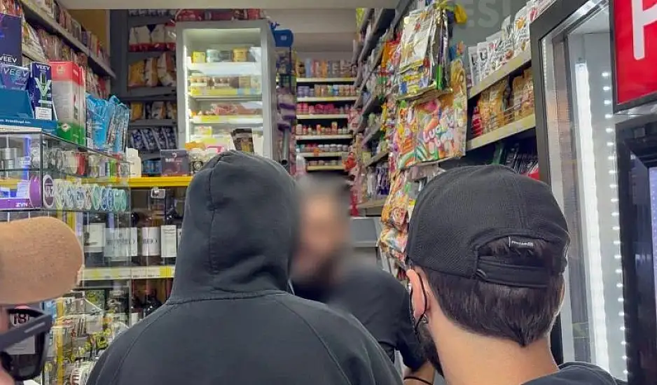 Θεσσαλονίκη: Παρέμβαση του Ρουβίκωνα σε γνωστό μαγαζί στο κέντρο