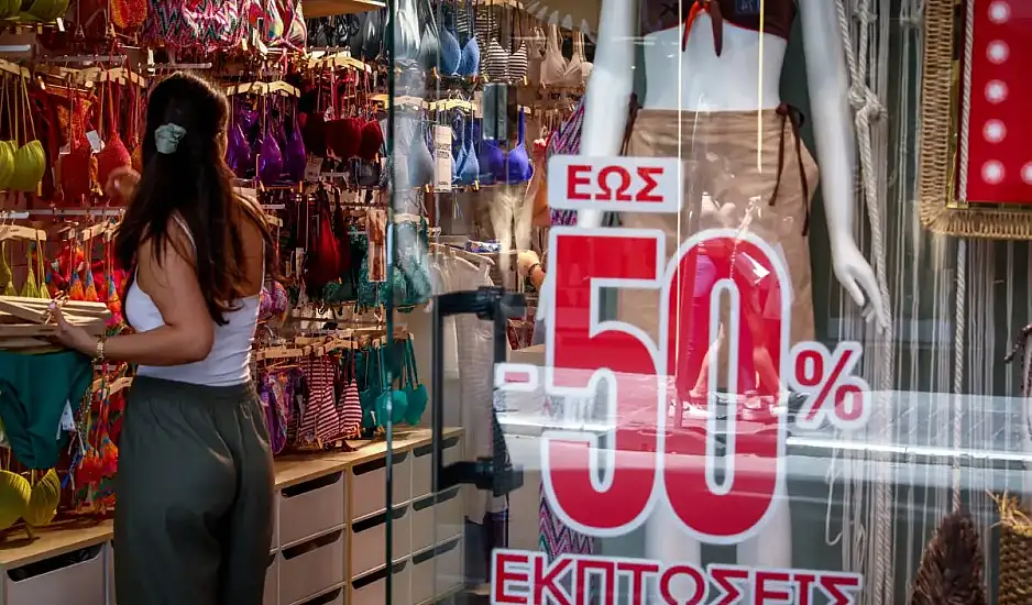 Θερινές εκπτώσεις 2025: Πότε ξεκινούν - Μέχρι πότε θα διαρκέσουν - Ποια Κυριακή θα είναι ανοιχτά τα καταστήματα