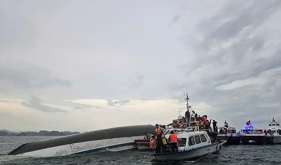 Βιετνάμ: Τουλάχιστον 34 νεκροί από ανατροπή τουριστικού σκάφους