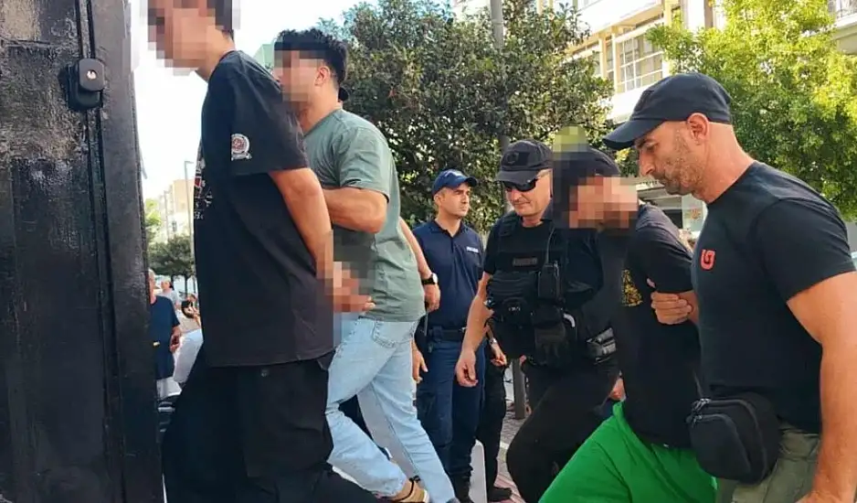 Πάτρα: Τι υποστήριξαν οι συλληφθέντες για τις φωτιές – Πίναμε τσίπουρα, δεν θυμάμαι
