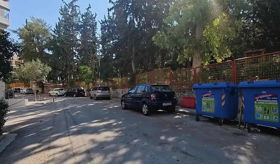 Καισαριανή: Περαστικός βρήκε «οπλοστάσιο» σε κάδο σκουπιδιών – Χειροβομβίδες, όπλα και φυσίγγια