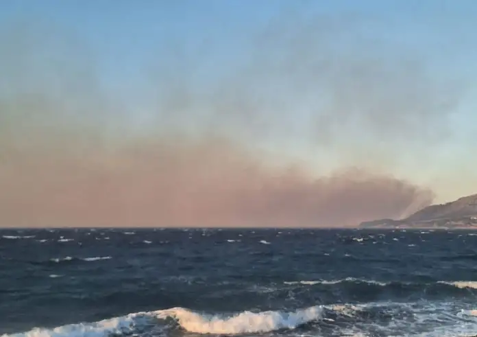 Φωτιά στη Σαμοθράκη – Μήνυμα από το 112 στους κατοίκους
