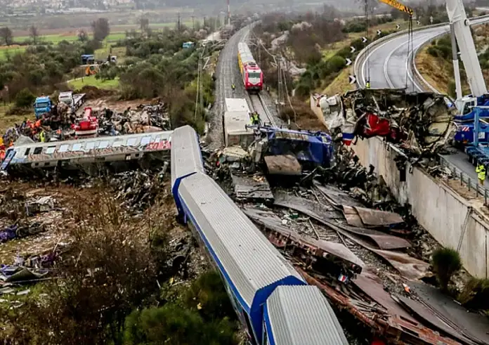 Τέμπη: Στον ανακριτή δόθηκε το πόρισμα της Πυροσβεστικής – Κανένα εύφλεκτο υλικό στην αμαξοστοιχία
