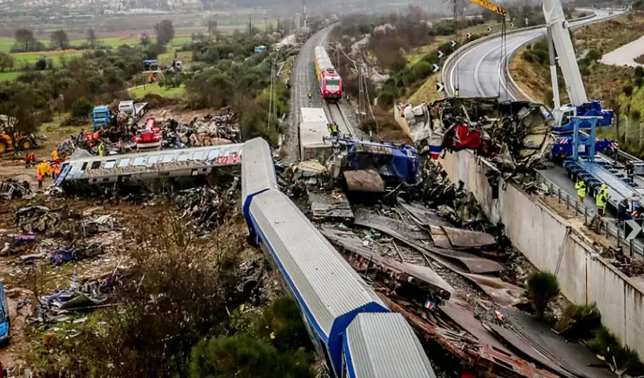 Τέμπη: Στον ανακριτή δόθηκε το πόρισμα της Πυροσβεστικής – Κανένα εύφλεκτο υλικό στην αμαξοστοιχία