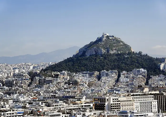 Τουρίστας τραυματίστηκε μετά από πτώση σε βράχο στον Λυκαβηττό