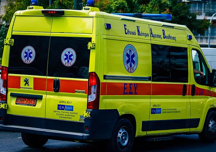 Σοβαρό τροχαίο στην Ποσειδώνος – 33χρονη παρασύρθηκε από αυτοκίνητο στο Παλαιό Φάληρο