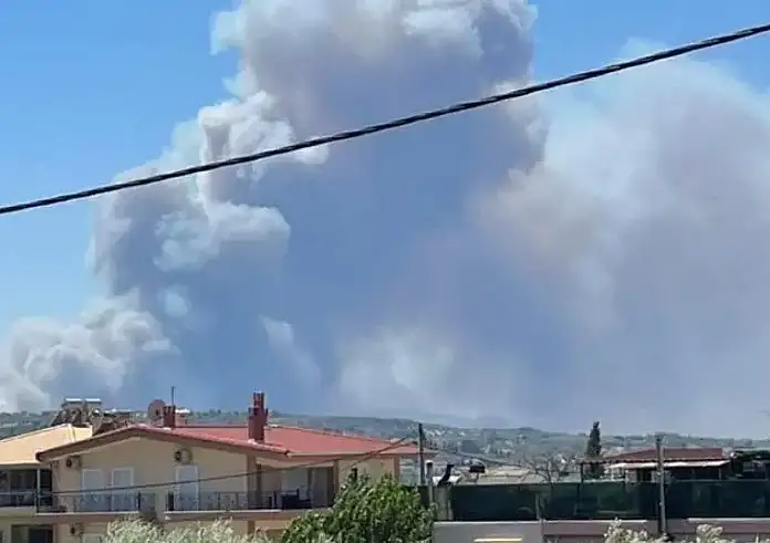 Φλόγες «καταπίνουν» χωριά στην Αχαΐα – Μαζικές εκκενώσεις μετά από αλλεπάλληλα μηνύματα 112