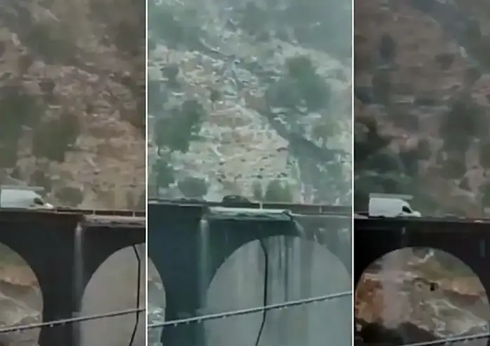 Ιταλία: Γέφυρα καταρρέει μπροστά σε οδηγούς μετά από σφοδρή κακοκαιρία