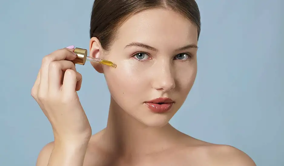 Beauty Routine: Τι κάνεις λάθος στο Cleansing, το Toner και το Serum - Τα 6 πιο συχνά λάθη και οι σωστές τεχνικές