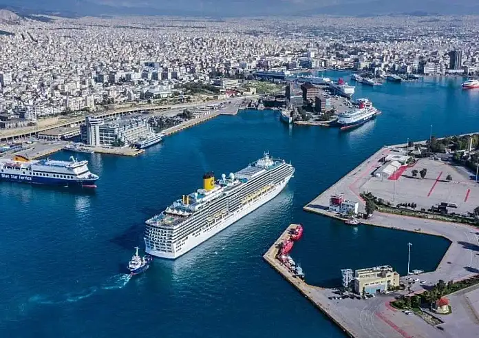 Ταλαιπωρία για ταξιδιώτες στον Πειραιά: Μηχανική βλάβη στο Flying Cat 3 εμπόδισε την αναχώρηση με 340 επιβάτες
