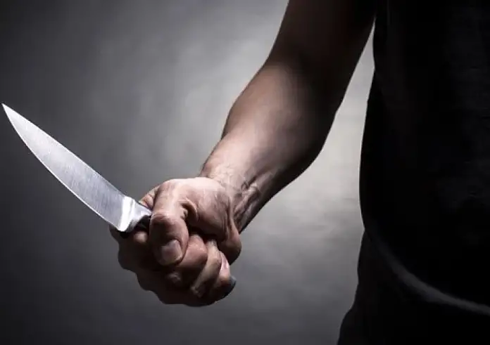 Γυναικοκτονία στο Χαλάνδρι: Η λάμα από το μαχαίρι έμεινε στο σώμα της 47χρονης