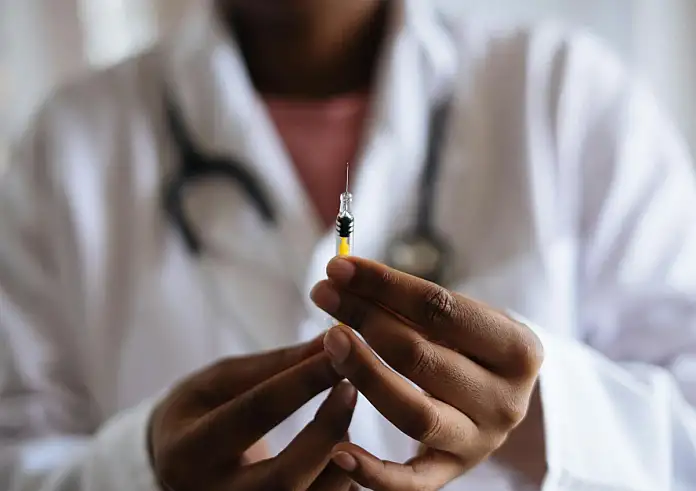 Γρίπη: Τι πρέπει να αποφύγεις αφού κάνεις το εμβόλιο;