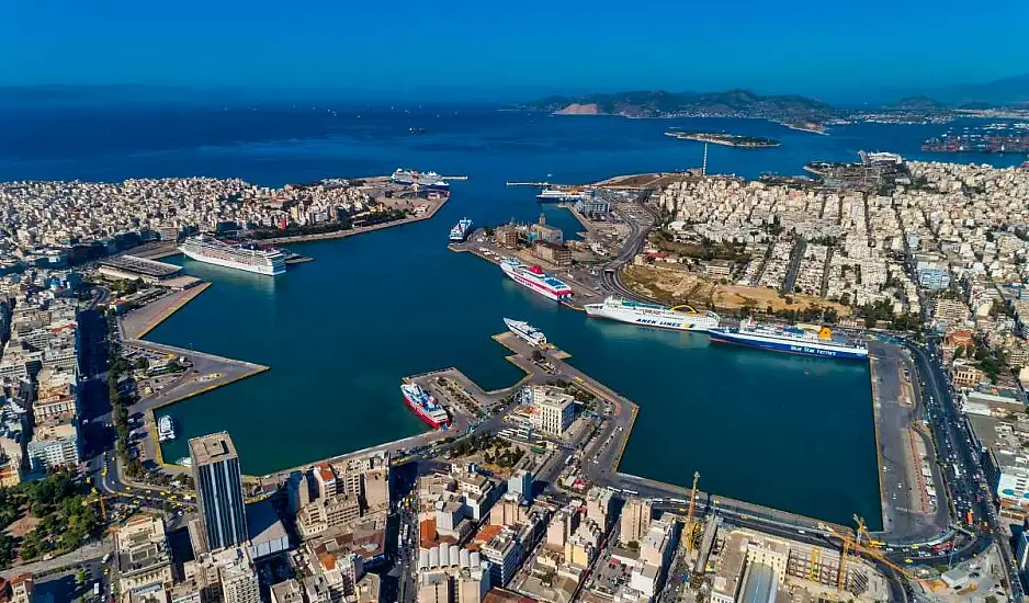 Άνδρας βρέθηκε νεκρός στο λιμάνι του Πειραιά – Σε εξέλιξη οι έρευνες για τα αίτια