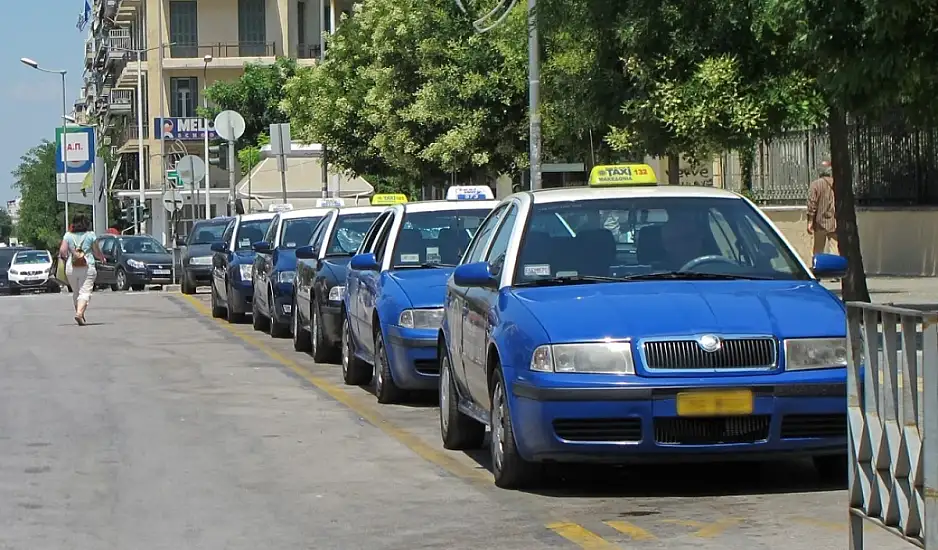 Κούρσα τρόμου στη Θεσσαλονίκη: Οδηγός ταξί ξυλοκόπησε 21χρονη φοιτήτρια επειδή αρνήθηκε να πληρώσει παραπάνω