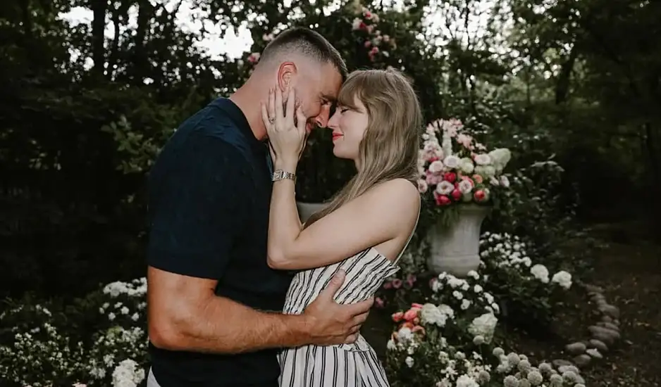 Taylor Swift & Travis Kelce: Επίσημα αρραβωνιασμένοι με κοινή ανάρτηση