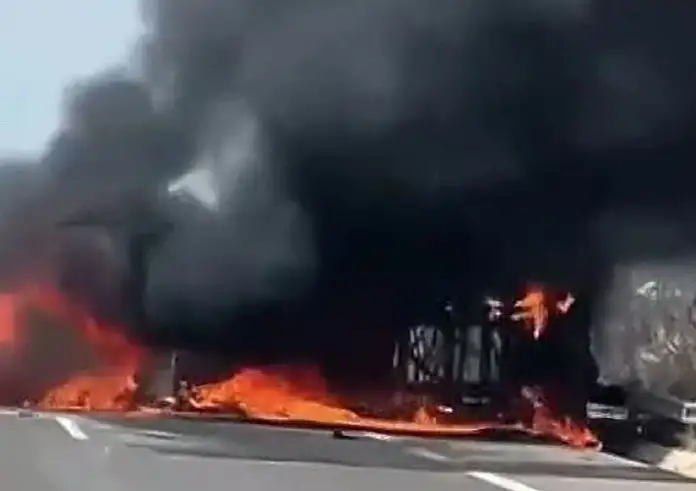 Τραγωδία στην Εγνατία: Τρεις νεκροί απανθρακώθηκαν σε καραμπόλα πριν τα διόδια Ιάσμου