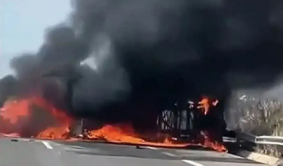Τραγωδία στην Εγνατία: Τρεις νεκροί απανθρακώθηκαν σε καραμπόλα πριν τα διόδια Ιάσμου