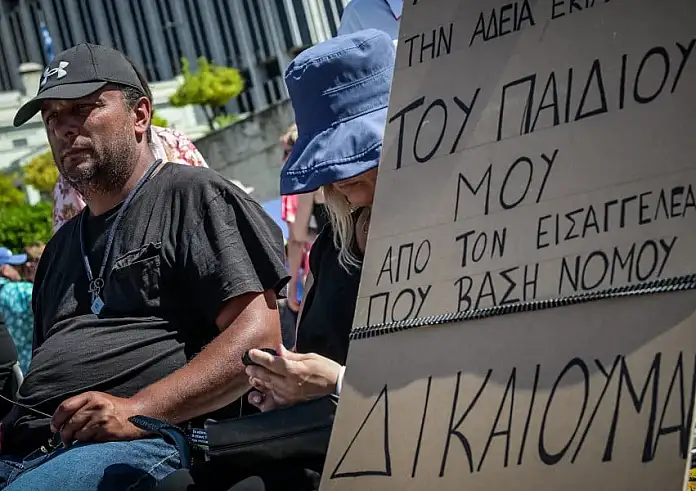 Σύνταγμα: Μεγάλη συγκέντρωση σήμερα υπέρ του απεργού πείνας Πάνου Ρούτσι