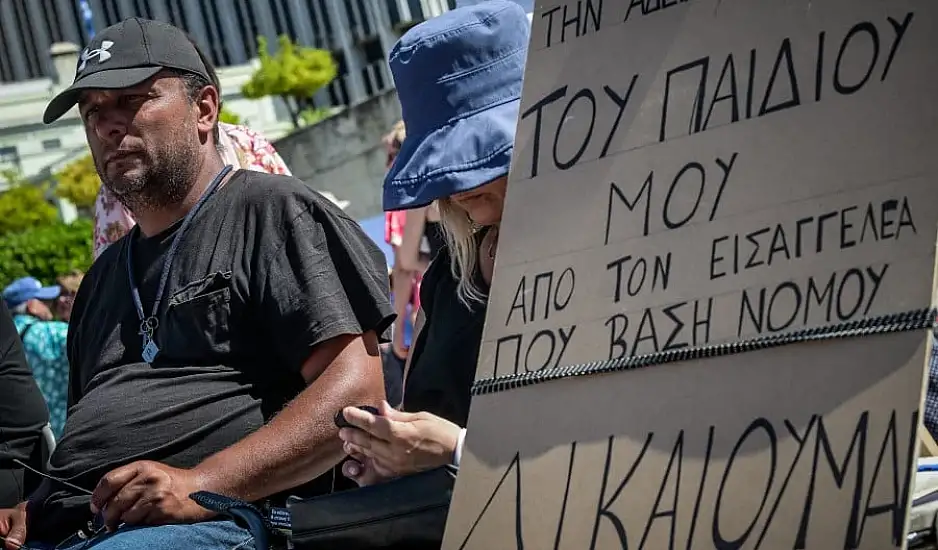 Σύνταγμα: Μεγάλη συγκέντρωση σήμερα υπέρ του απεργού πείνας Πάνου Ρούτσι