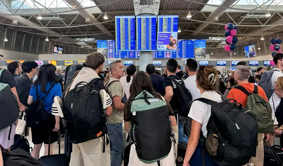 Ατελείωτη ταλαιπωρία στα αεροδρόμια: Πτήσεις με καθυστέρηση έως και δύο ώρες