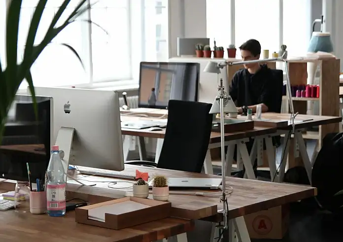 Feng Shui: 4 πρακτικές συμβουλές για να φέρεις τύχη και επιτυχία στη δουλειά σου
