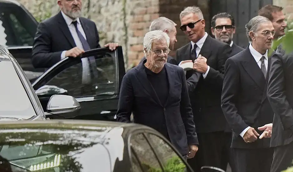 Τζόρτζιο Αρμάνι: Σε κλίμα συγκίνησης η τελετή αποχαιρετισμού του θρύλου της μόδας