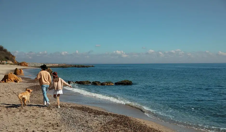 Καιρός, Κυριακή 21 Σεπτεμβρίου: Υποχωρεί το μελτέμι – Ανεβαίνει ξανά η θερμοκρασία