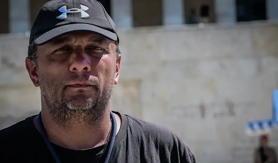 Έκτη ημέρα απεργίας πείνας ο Πάνος Ρούτσι έξω από τη Βουλή – Παρέμβαση Μαρία Καρυστιανού προς τα ευρωπαϊκά όργανα