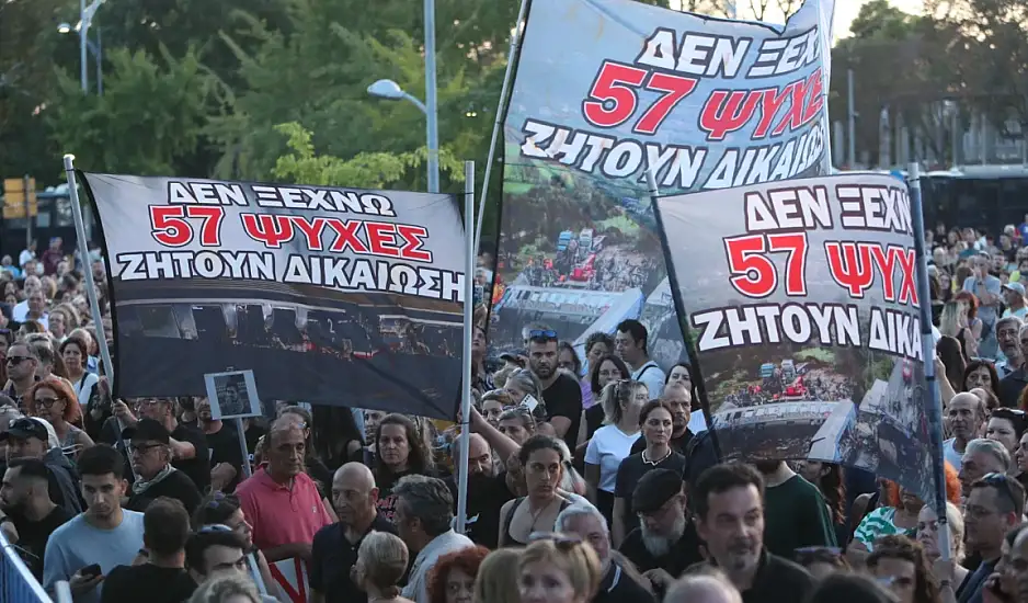 Σαμαράς για Τέμπη: «Χωρίς ηθικό έρεισμα» η απόρριψη του αιτήματος γονιών για εκταφή των σορών