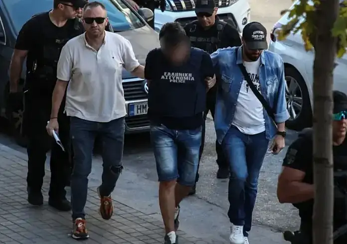 Θεσσαλονίκη: «Ήταν δύσκολος χαρακτήρας, τον βασάνισε τον αδελφό της» – Τι λέει ο πατέρας για την αδελφοκτονία