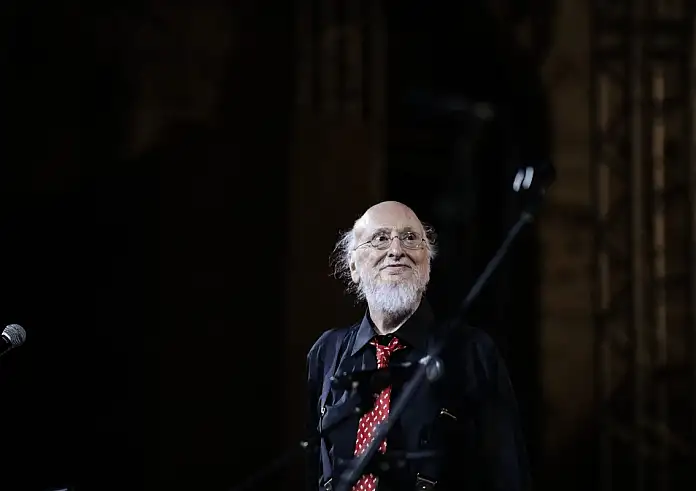 Διονύσης Σαββόπουλος: Η τελευταία συνέντευξη του «Νιόνιου» – Το βιβλίο, η φυλακή και ο μεγάλος έρωτας με την Άσπα
