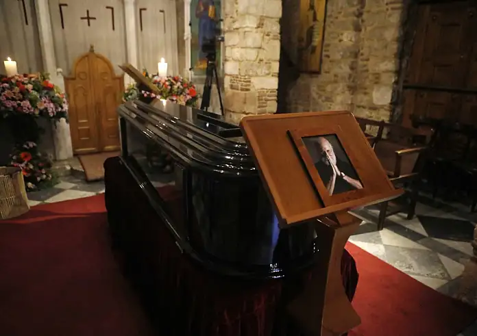 Η Ελλάδα αποχαιρετά τον Διονύση Σαββόπουλο – Λαϊκό προσκύνημα στη Μητρόπολη Αθηνών