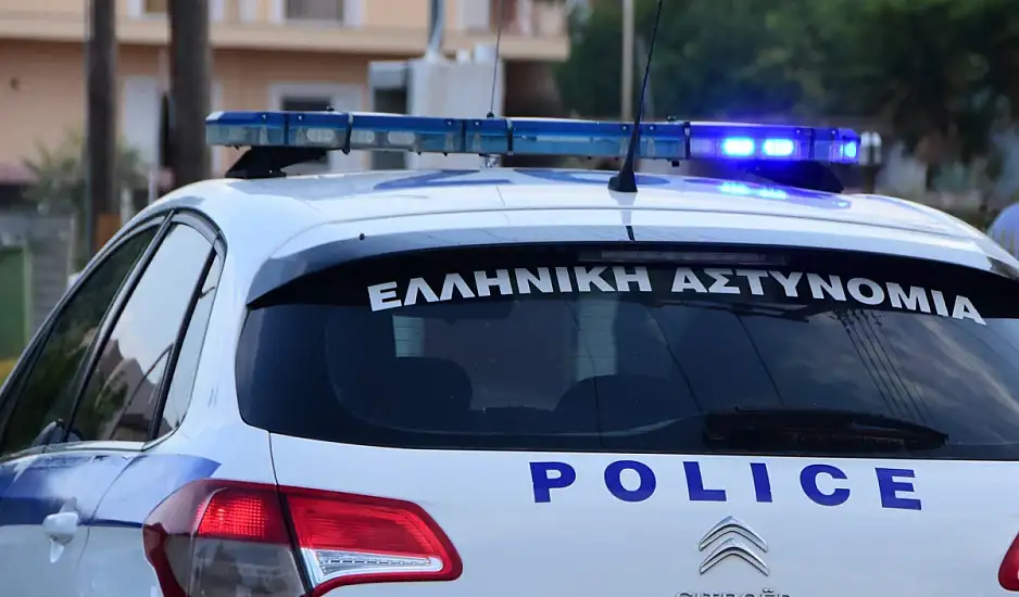 Απόπειρα βιασμού στην Αργυρούπολη: Ανθρωποκυνηγητό για τη σύλληψη νεαρού που επιτέθηκε σε 59χρονη έξω από το σπίτι της