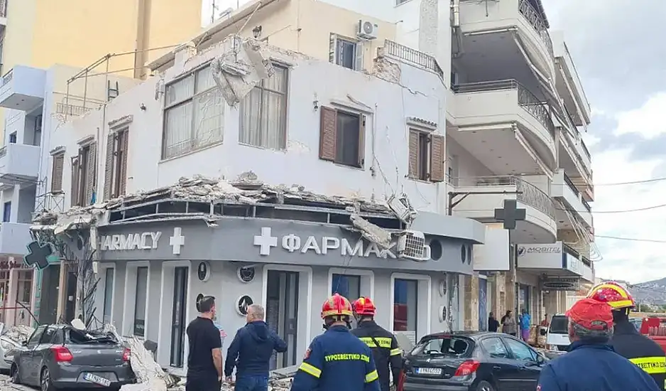 Λαύριο: Από θαύμα σώθηκαν δύο γυναίκες την ώρα που κατέρρευσε μπαλκόνι