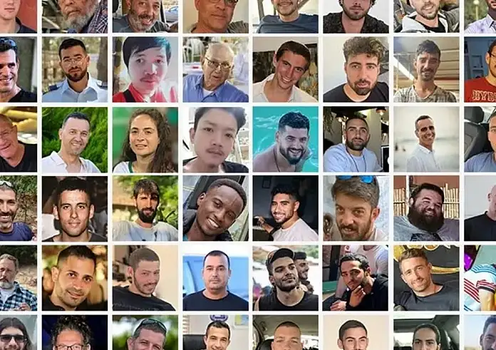 Συγκίνηση στο Τελ Αβίβ: Πλήθος στην Πλατεία των Ομήρων για την αναμονή της απελευθέρωσης