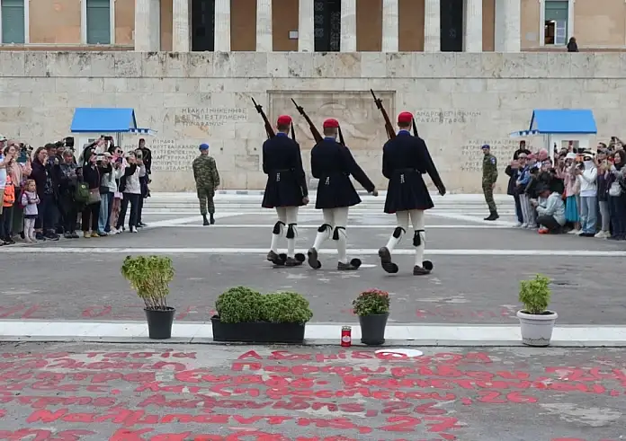 Ψηφίζεται η τροπολογία για το Μνημείο του Αγνώστου Στρατιώτη – Τι αλλάζει και γιατί προκαλεί αντιδράσεις