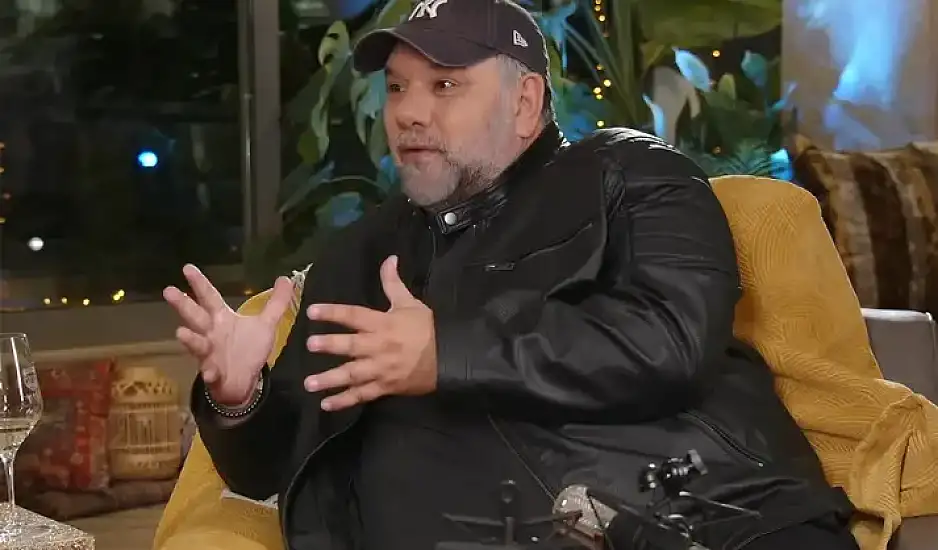 Αρναούτογλου: Η δύσκολη σχέση με τους γονείς και η λύτρωση μέσα από τη θεραπεία