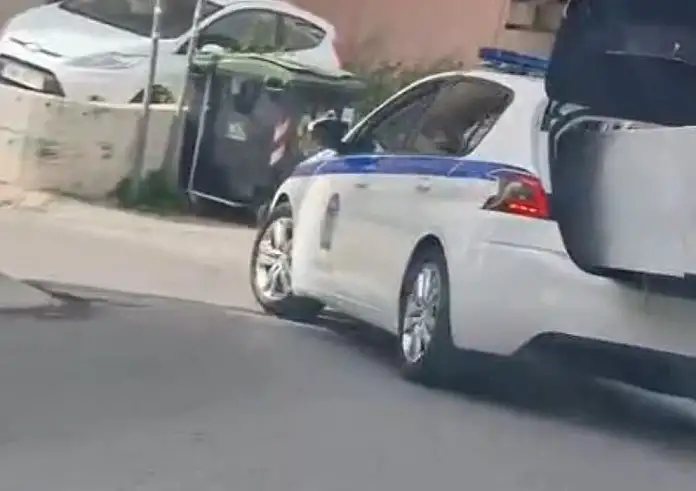 Σάλος με βίντεο περιπολικού που μεταφέρει ψυγείο στο Καματερό – Σε διαθεσιμότητα ο αστυνομικός
