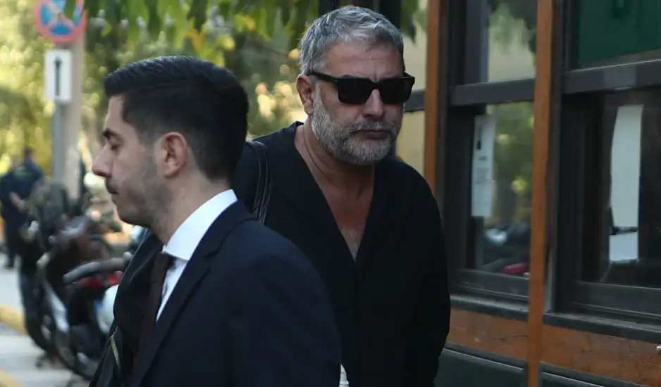 Βασίλης Μπισμπίκης: «Ό,τι και να πω πέφτουν να με φάνε» – Η εισαγγελέας πρότεινε την ενοχή του ηθοποιού