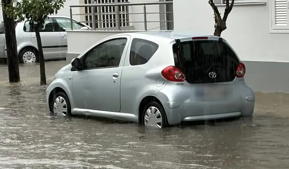 Μεσολόγγι: Πλημμύρες και καταστροφές από τη σφοδρή βροχόπτωση – Πότε υποχωρεί η κακοκαιρία