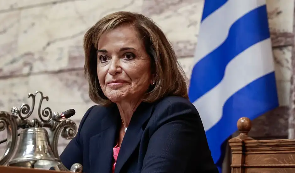 Ντόρα Μπακογιάννη για Άγνωστο Στρατιώτη: Ο χώρος δεν είναι για καντηλάκια του ΙΚΕΑ
