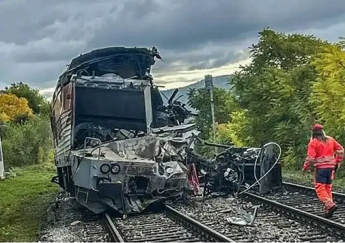 Σύγκρουση δύο τρένων express στη Σλοβακία: Τουλάχιστον 20 τραυματίες